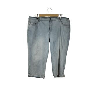 Gloria Vanderbilt Amanda Slimming Effect Denim Distressed Capris. Sz 16W